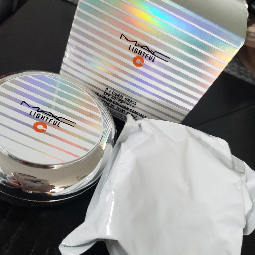 MAC Lightful c + Coral Grass SPF 50/PA++++